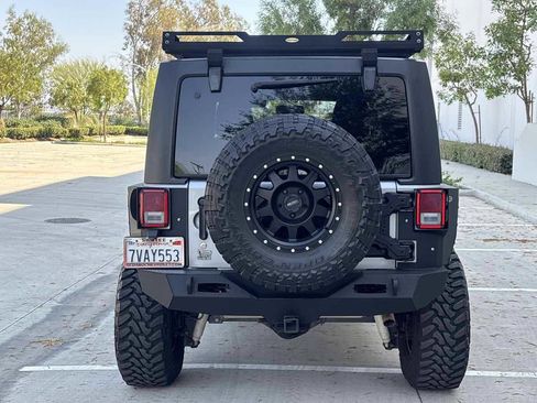 Used 2016 Jeep Wrangler Unlimited Rubicon AWD/4WD image 4