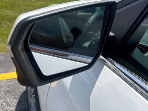 Used 2024 Chevrolet Equinox LT FWD image 15