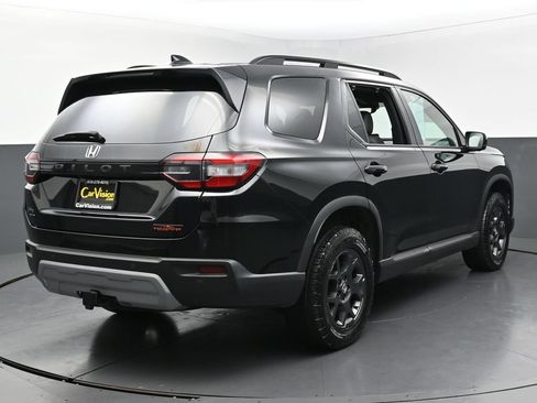 Used 2025 Honda Pilot TrailSport image 5