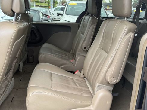Used 2015 Chrysler Town & Country Touring FWD image 18