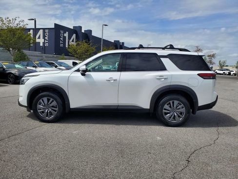 Certified 2025 Nissan Pathfinder SV FWD image 7