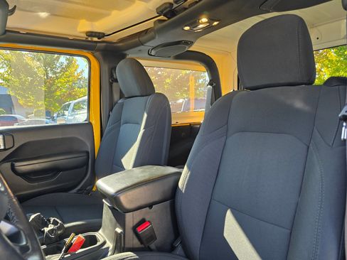 Used 2021 Jeep Wrangler Sport S image 16