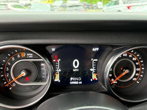 Used 2020 Jeep Gladiator Overland AWD/4WD image 7