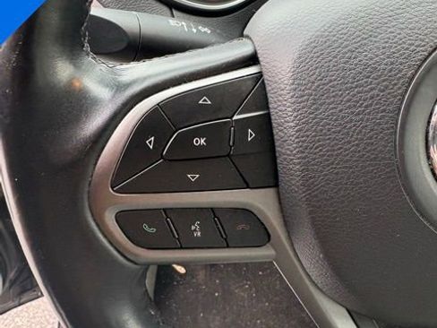 Used 2019 Jeep Cherokee Limited image 15