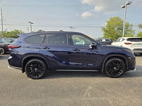 Used 2024 Toyota Highlander XSE AWD/4WD image 6