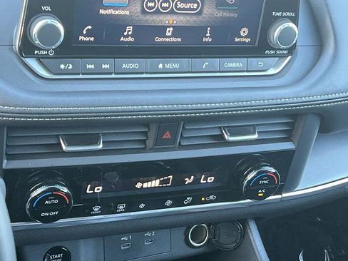 Used 2025 Nissan Rogue SV FWD image 51