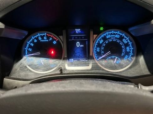 Used 2020 Toyota Tacoma SR5 AWD/4WD image 10