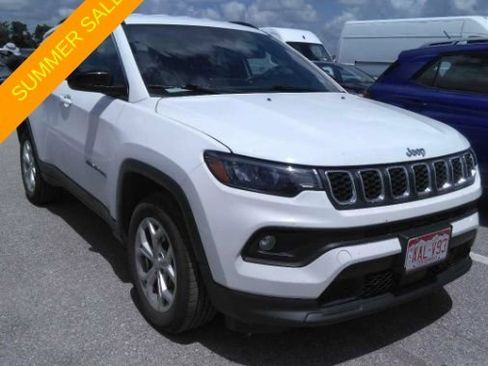 Used 2024 Jeep Compass Latitude AWD/4WD image 1