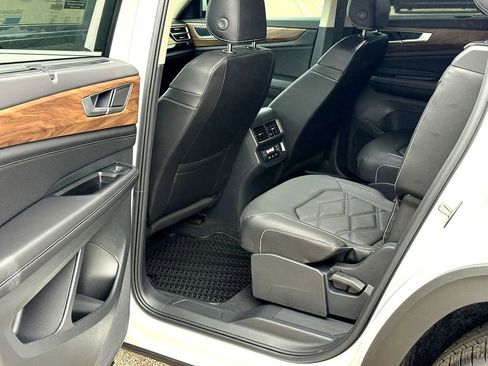 New 2026 Volkswagen Atlas SE FWD image 17