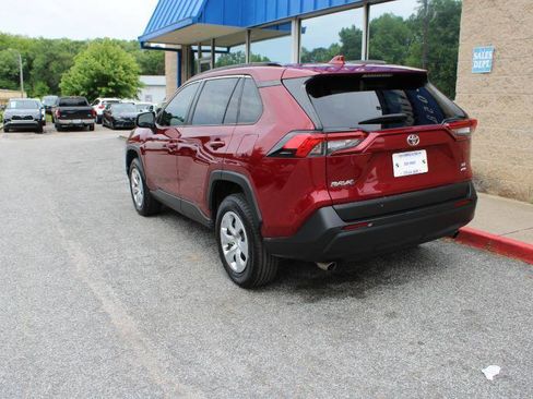 Used 2020 Toyota RAV4 LE AWD/4WD image 4