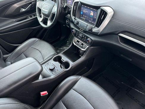 Used 2024 GMC Terrain SLT image 15