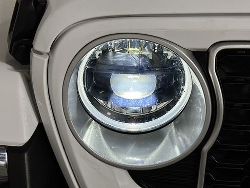 Used 2025 Jeep Wrangler Sahara w/ Safety Group image 9