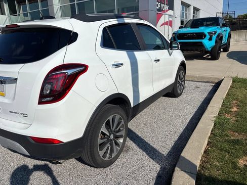 Used 2020 Buick Encore Essence AWD/4WD image 2