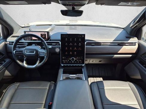 Used 2024 GMC Sierra EV Denali AWD/4WD image 18