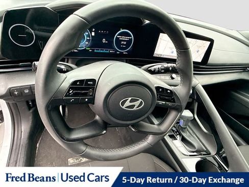 Used 2025 Hyundai Elantra SEL FWD image 13