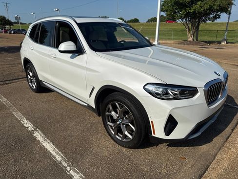 Used 2024 BMW X3 sDrive30i w/ Premium Package RWD image 3