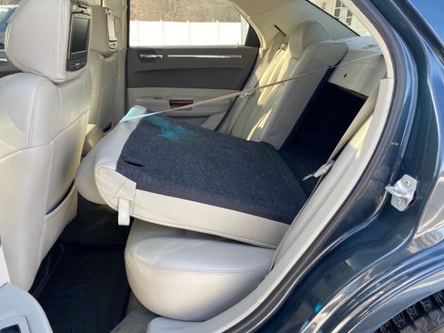 Used 2008 Chrysler 300 C w/ Protection Group II image 30