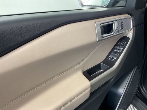 Used 2022 Ford Explorer Limited image 16
