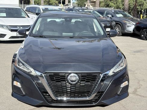 Used 2022 Nissan Altima 2.5 SV FWD image 2