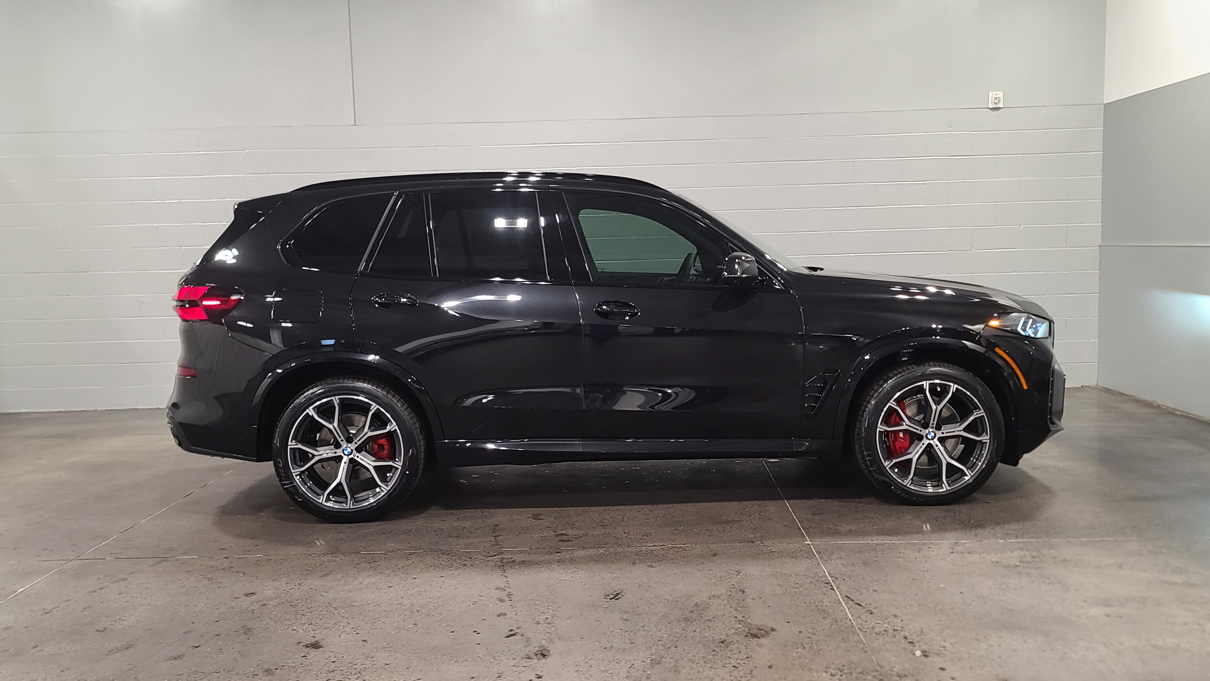 Used 2026 BMW X5 sDrive40i w/ M Sport Package RWD image 9