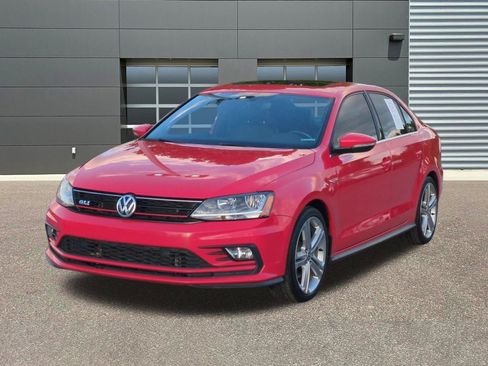 Used 2017 Volkswagen Jetta GLI FWD image 3