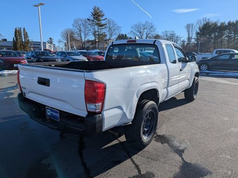 Used 2017 Toyota Tacoma SR image 5