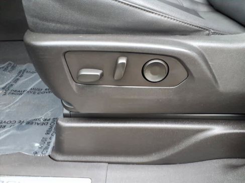 Used 2022 Chevrolet Tahoe Z71 w/ Luxury Package image 18