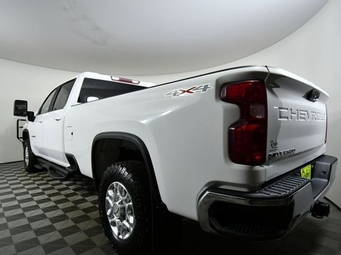 Used 2021 Chevrolet Silverado 3500 LT AWD/4WD image 13
