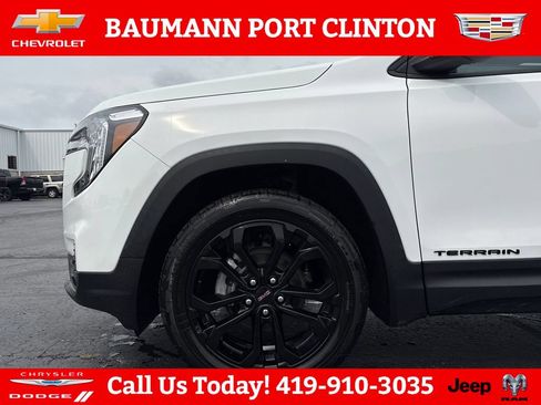 Used 2022 GMC Terrain SLE w/ Driver Convenience Package AWD/4WD image 28