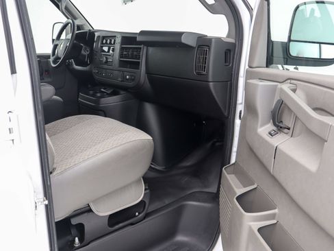 Used 2018 Chevrolet Express 3500 w/ Cold Climate Package RWD image 16
