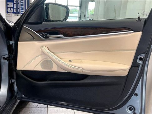 Used 2019 BMW 530e xDrive w/ Convenience Package AWD/4WD image 12
