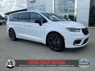 New 2026 Chrysler Pacifica Select image 1