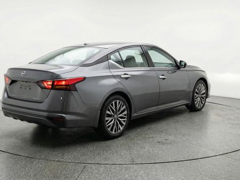 Used 2025 Nissan Altima 2.5 SV image 9