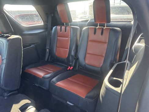 Used 2019 Ford Explorer XLT w/ Equipment Group 202A AWD/4WD image 25