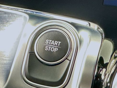 Used 2023 Mercedes-Benz EQB 300 4MATIC image 30