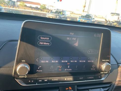 Used 2019 Nissan Altima 2.5 SL FWD image 17