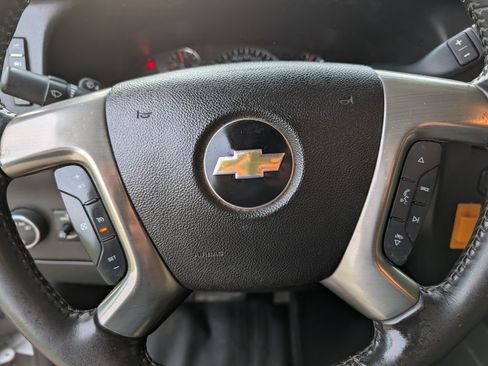 Used 2017 Chevrolet Express 3500 Extended image 13