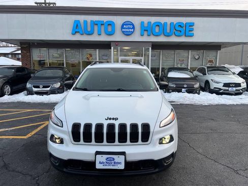 Used 2017 Jeep Cherokee Sport image 2