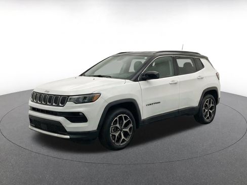 Used 2025 Jeep Compass Limited AWD/4WD image 3