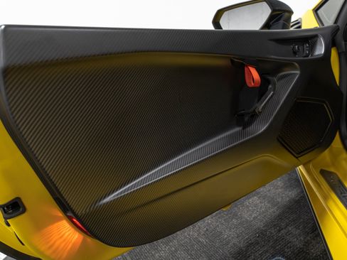 Used 2022 Lamborghini Huracan STO RWD image 37