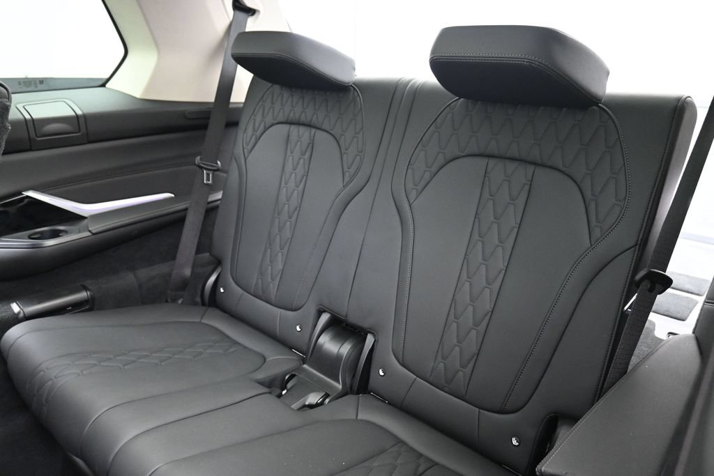 Used 2022 BMW X7 xDrive40i w/ Executive Package AWD/4WD image 17
