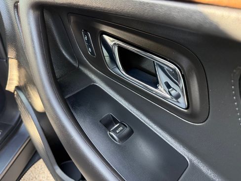 Used 2013 Ford Taurus Limited FWD image 25
