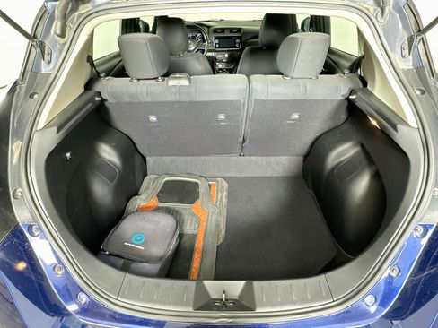 Used 2019 Nissan Leaf SV w/ SV Technology Package FWD image 28