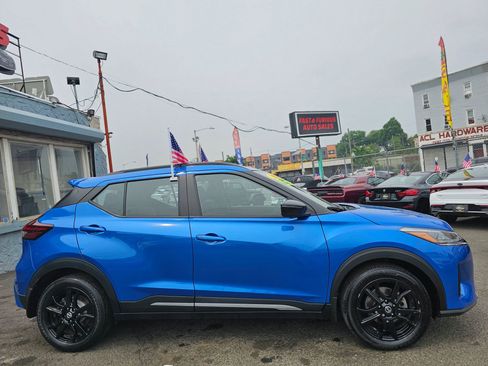 Used 2021 Nissan Kicks SR image 3