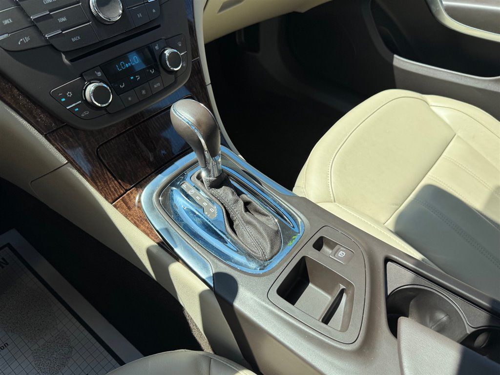 Used 2013 Buick Regal Leather FWD image 16