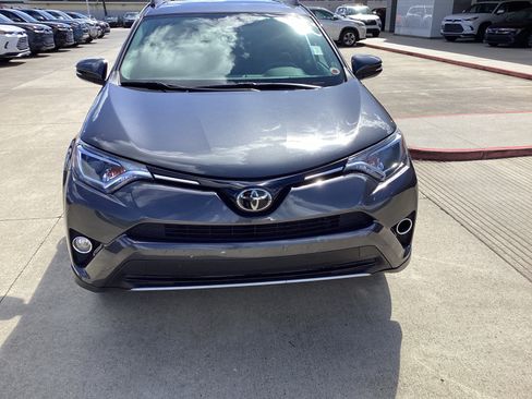 Used 2018 Toyota RAV4 XLE FWD image 3