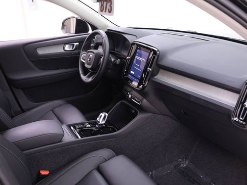 Certified 2025 Volvo XC40 B5 Plus image 21