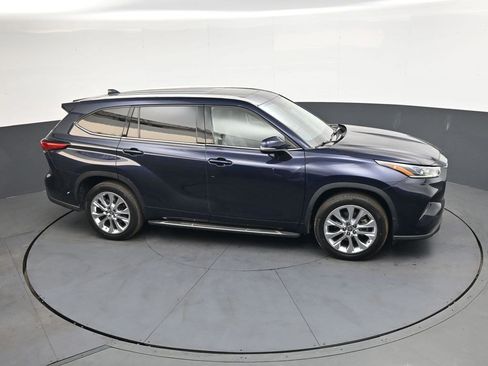 Used 2023 Toyota Highlander Limited FWD image 33
