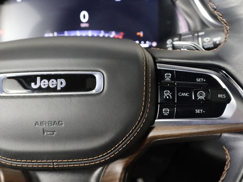 Used 2025 Jeep Grand Cherokee Summit AWD/4WD image 10