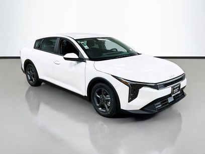 New 2025 Kia K4 LXS